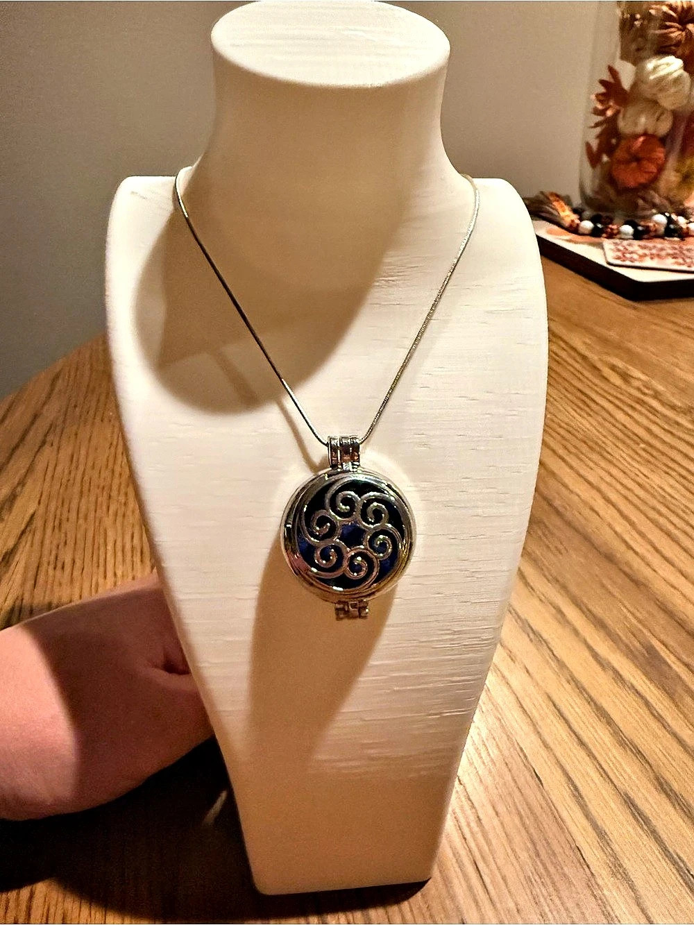 Geometric Pendant Necklace in Black & Silver Like New